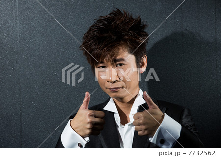 fashionable Asian man wearing stylish suit 7732562