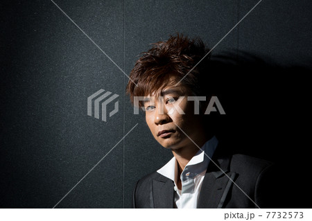 fashionable Asian man wearing stylish suit fashionable Asian man wearing stylish suit 7732573