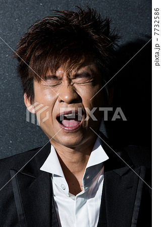 fashionable Asian man wearing stylish suit 7732586