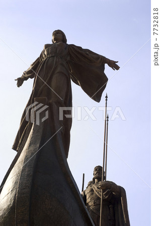 Monument of the mythical founders of Kiev Monument of the mythical founders of Kiev 7732818