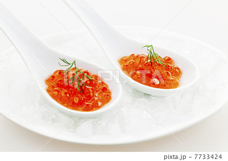 Caviar in spoons on ice Caviar in spoons on ice 7733424