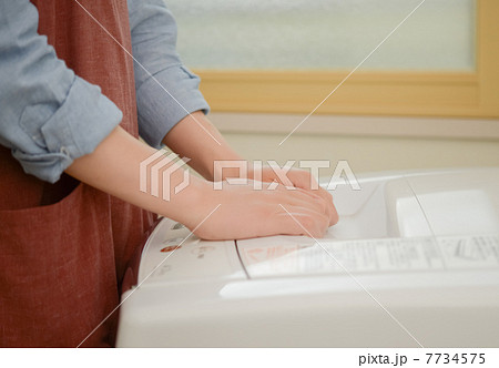 主婦と洗濯機 主婦と洗濯機 7734575