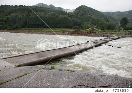 沈みそうな沈み橋（八日市橋） 7738650