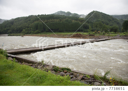 沈みそうな沈み橋（八日市橋） 7738651