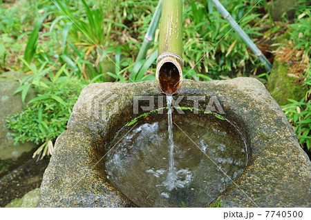 夏の風物 涼しげな添水 そうず 横位置の写真素材 7740500 Pixta