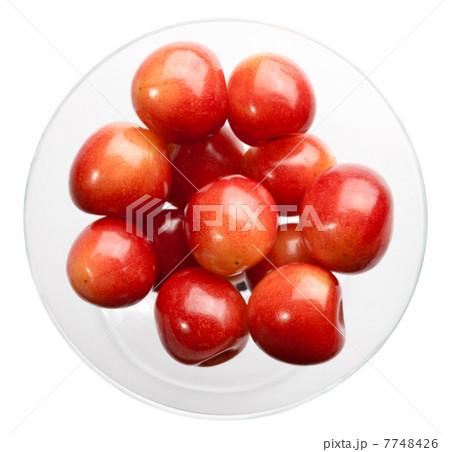 Yelliw cherry in glass bowl 7748426