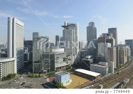 大阪駅前のビル郡 7749449