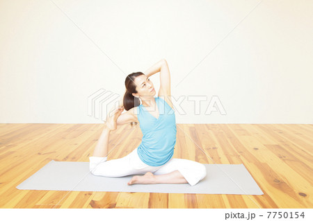 ヨガ、女性、ヨガのポーズ 7750154