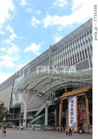 JR博多シティと博多祇園山笠 7750398