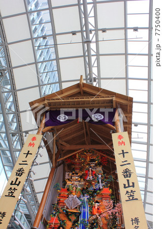 JR博多シティと博多祇園山笠 7750400