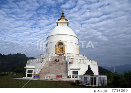 ネパールのポカラの日本山妙法寺 7753069