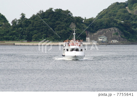 YOKOSUKA軍港めぐり「観光船」の入港風景 7755641