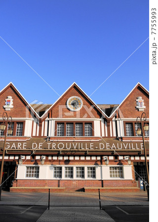 ドーヴィル Deauville トゥルーヴィル・シュル・メール Trouville sur Mer トゥルーヴィル・ドーヴィル駅 ドーヴィル Deauville トゥルーヴィル・シュル・メール Trouville sur Mer トゥルーヴィル・ドーヴィル駅 7755993