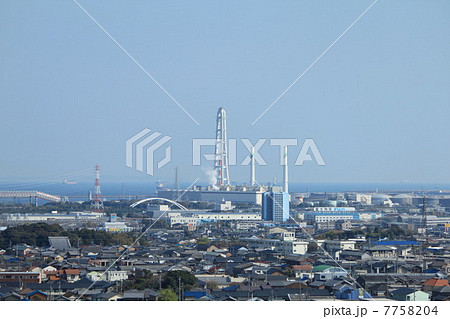 垂坂公園の展望広場から望む四日市工業地帯 7758204