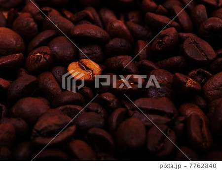 Coffee beans background 7762840
