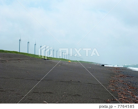 海辺の風力発電 7764585
