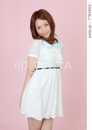 若い女性 ワンピース 若い女性 ワンピース 7764903
