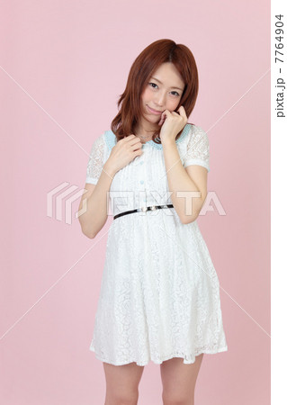 若い女性 ワンピース 若い女性 ワンピース 7764904