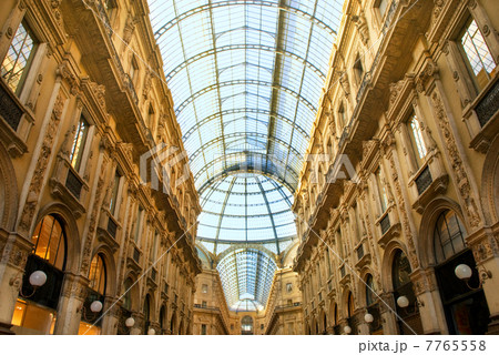 Famous shopping center Vittorio Emanuele II Shopping Gallery (Mi 7765558