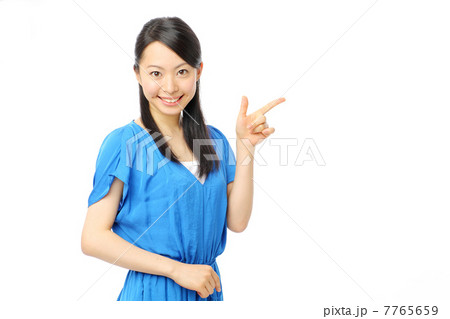 指差す女の子 指差す女の子 7765659