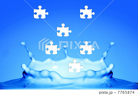 Water splash with puzzle effect Water splash with puzzle effect 7765874