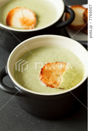 Bowl of cream of broccoli soup Bowl of cream of broccoli soup 7768007