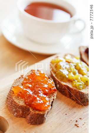 toasts with jam 7772546