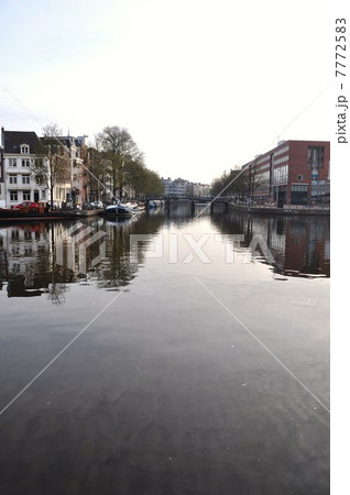 朝の街並み　アムステルダム 7772583