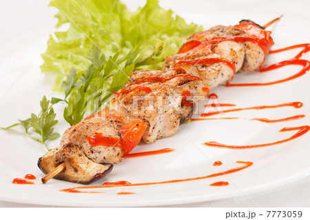 Chicken kebab with tomato sauce Chicken kebab with tomato sauce 7773059