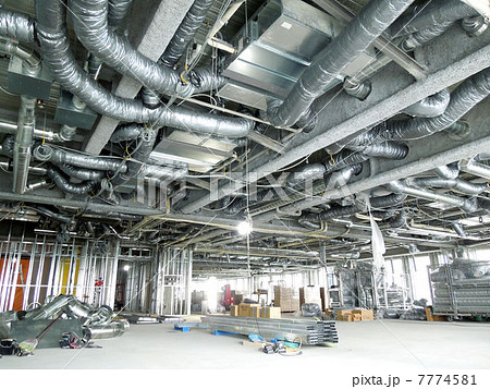 屋根裏の配管工事 屋根裏の配管工事 7774581