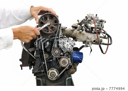 自動車エンジンの整備 7774994