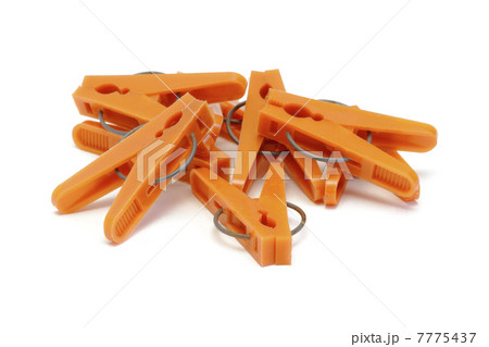 Orange plastic clothespins 7775437