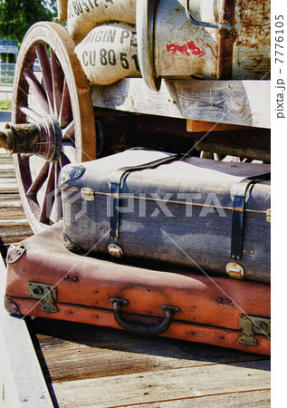 Journey into the past - HDR Journey into the past - HDR 7776105