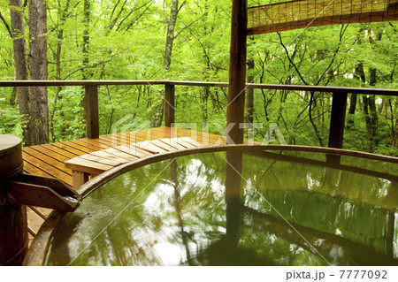 森の中の露天風呂 7777092