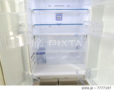 冷蔵庫の冷蔵室内 7777197
