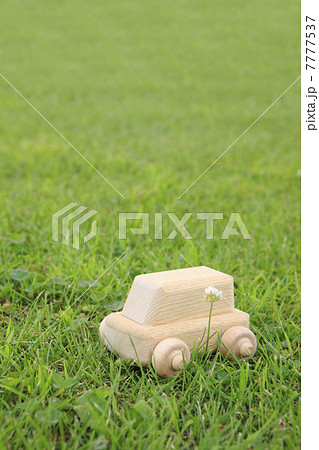 芝生とクルマの模型 芝生とクルマの模型 7777537
