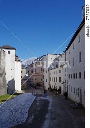 早春のホーエンザルツブルク城 7777839