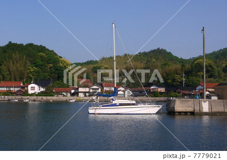 松江中海沿岸の小さな港の景色 7779021