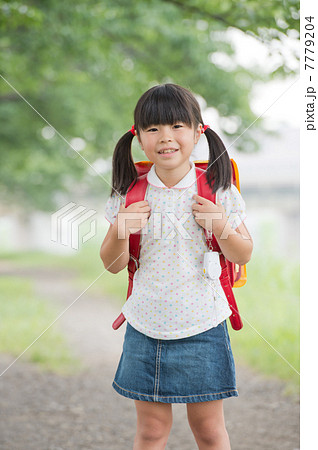 小学校一年生の女の子の写真素材 7779204 Pixta