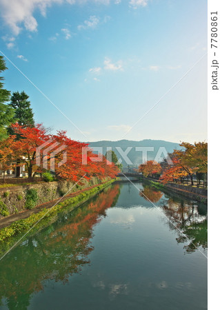 疎水の紅葉 7780861