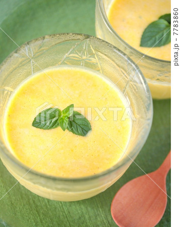 カボチャの冷製ポタージュ　（ハイアングル） 7783860