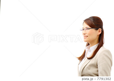 眼鏡をかけた女性 7791302