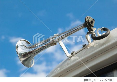 Alarm hooter of the ancient car 7792401