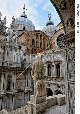 Yard of the Doge's Palace. 7802708