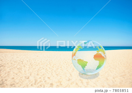 地球エコイメージ 砂浜の虹色の地球 地球エコイメージ 砂浜の虹色の地球 7803851
