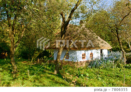 old  house with a thatched roof 7806355
