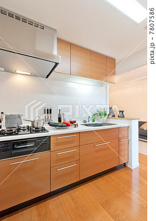 新築住宅のシステムキッチン 7807586