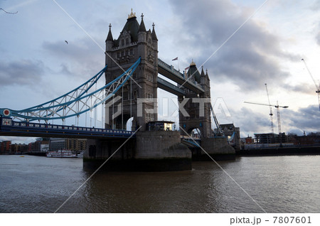 テムズ川クルージングから見るタワーブリッジ 7807601