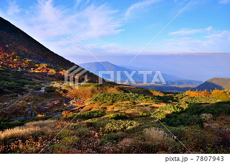 早朝の天狗平と紅葉 7807943