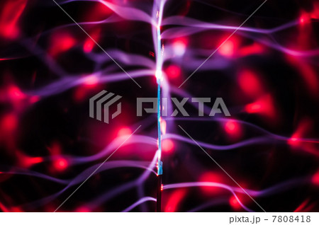 Plasma beams and traces in the dark 7808418